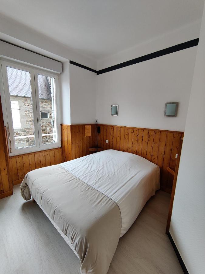 Hotel Saint - Pierre Villedieu-les-Poëles Zewnętrze zdjęcie