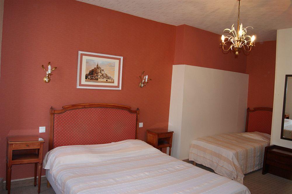 Hotel Saint - Pierre Villedieu-les-Poëles Zewnętrze zdjęcie