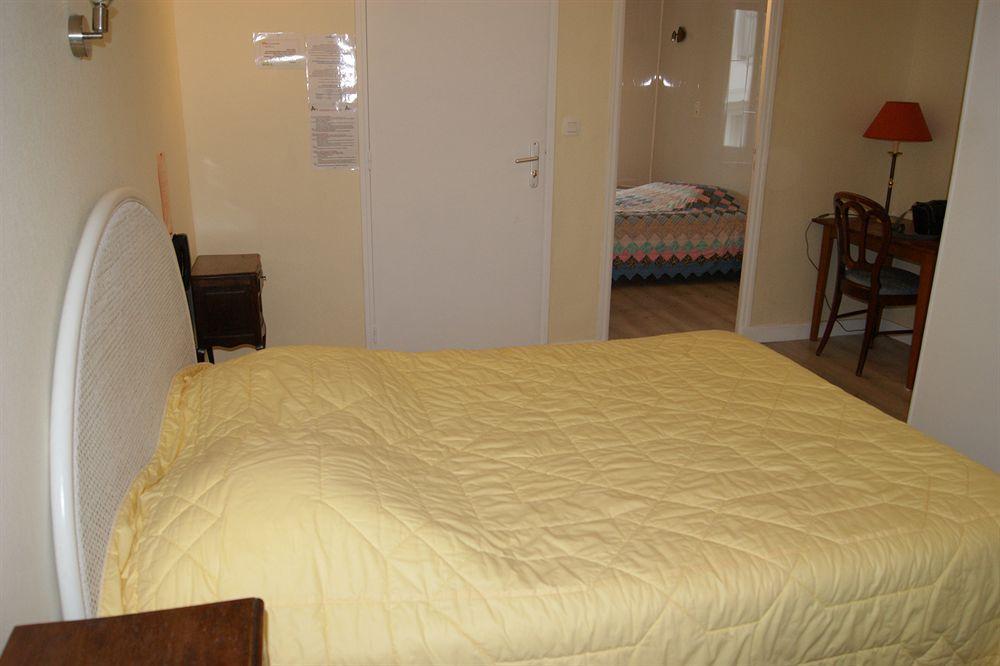 Hotel Saint - Pierre Villedieu-les-Poëles Zewnętrze zdjęcie