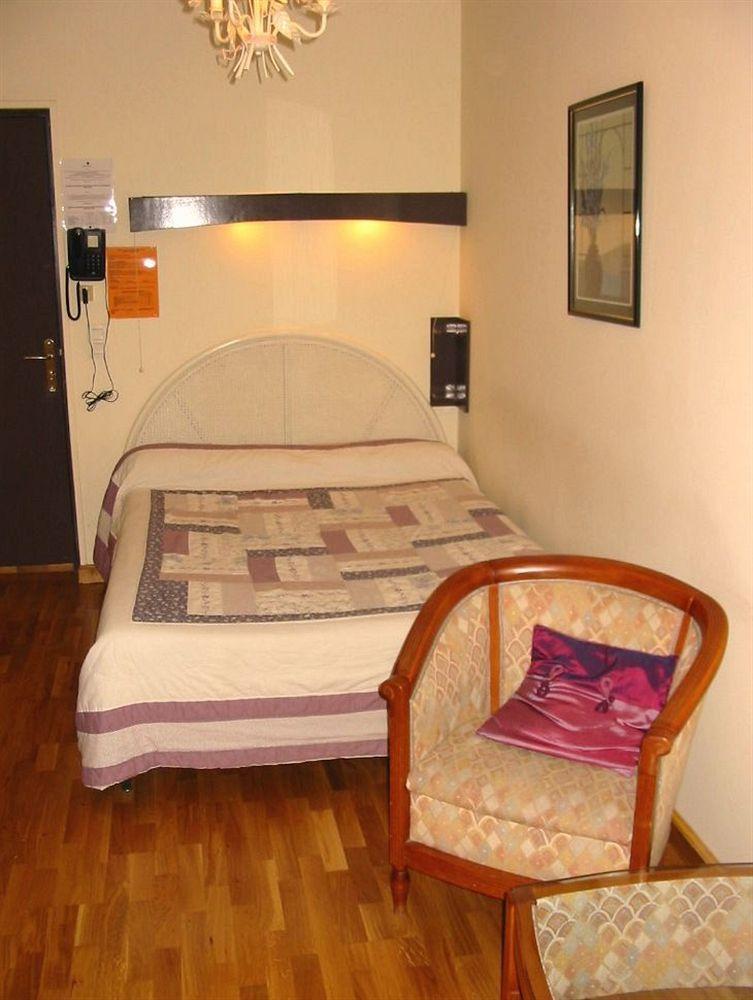 Hotel Saint - Pierre Villedieu-les-Poëles Zewnętrze zdjęcie