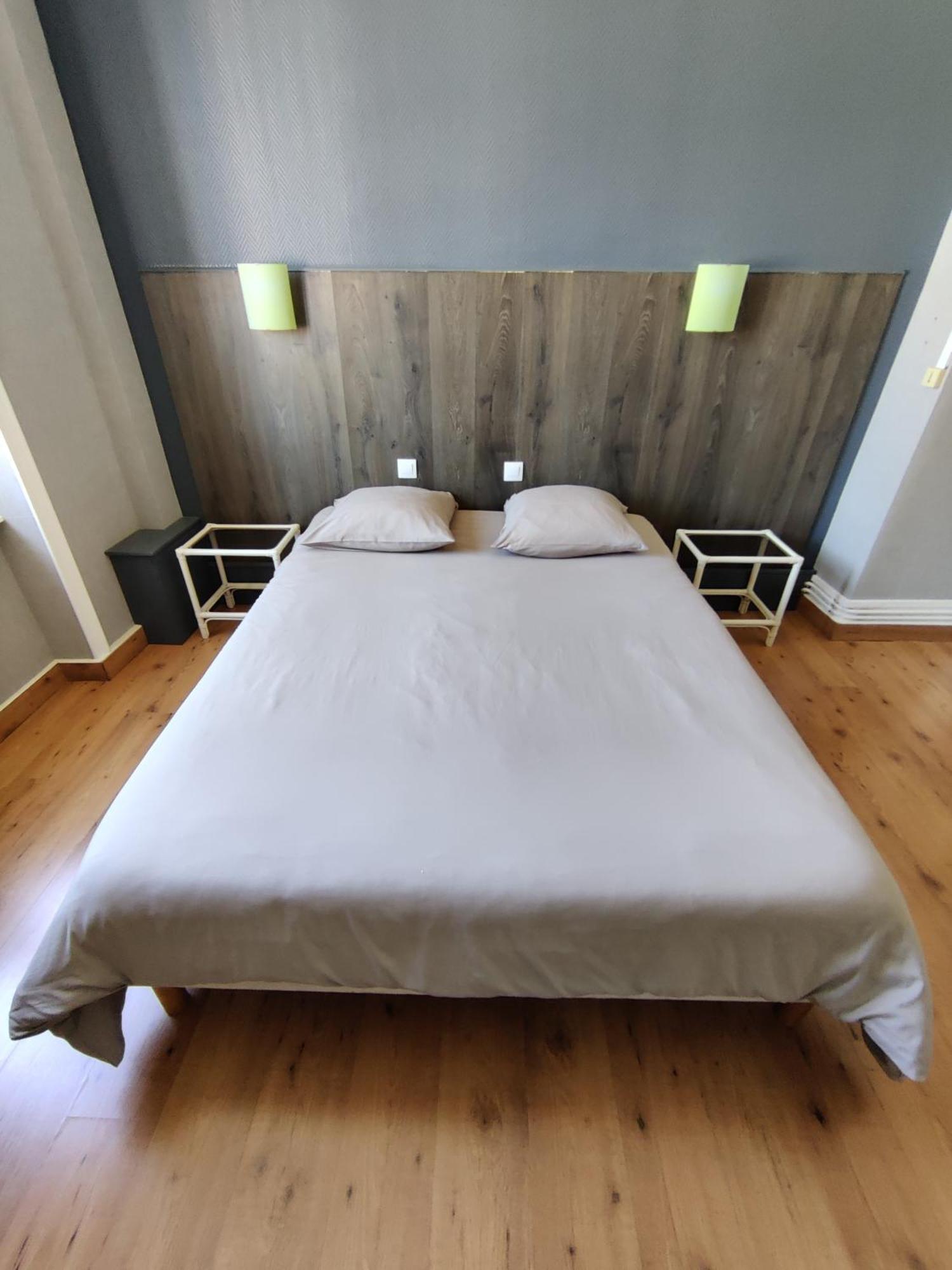 Hotel Saint - Pierre Villedieu-les-Poëles Zewnętrze zdjęcie