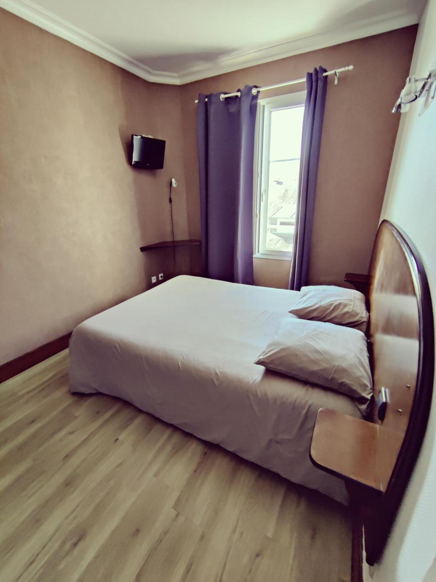 Hotel Saint - Pierre Villedieu-les-Poëles Zewnętrze zdjęcie