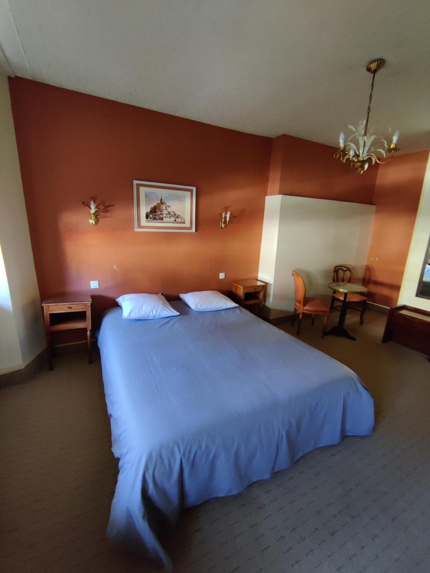 Hotel Saint - Pierre Villedieu-les-Poëles Zewnętrze zdjęcie