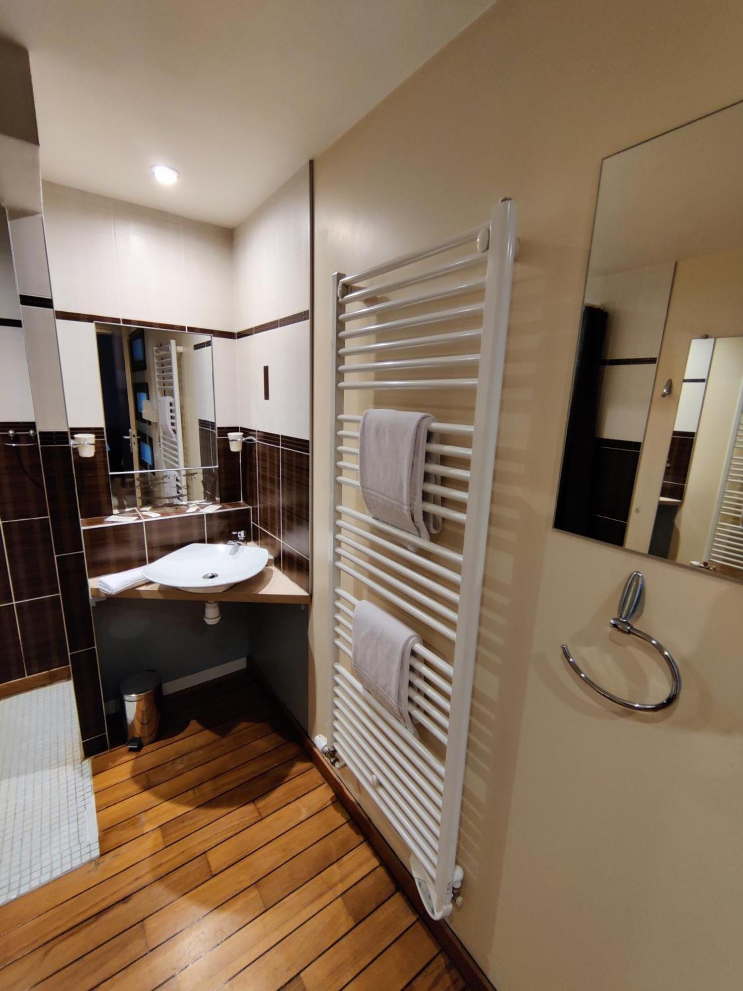 Hotel Saint - Pierre Villedieu-les-Poëles Zewnętrze zdjęcie