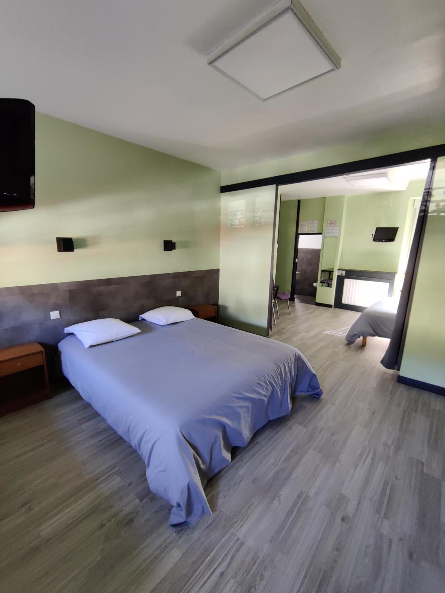 Hotel Saint - Pierre Villedieu-les-Poëles Zewnętrze zdjęcie