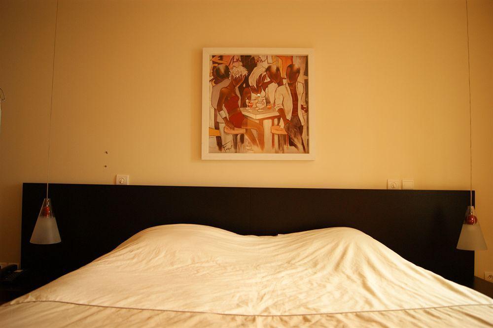 Hotel Saint - Pierre Villedieu-les-Poëles Zewnętrze zdjęcie