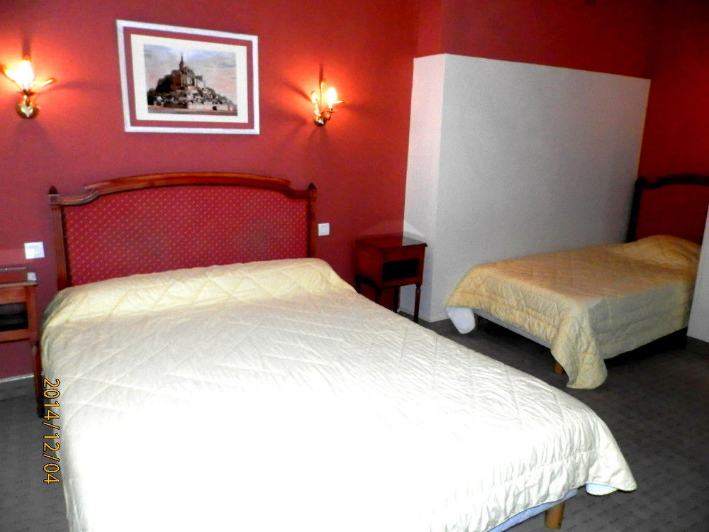 Hotel Saint - Pierre Villedieu-les-Poëles Zewnętrze zdjęcie