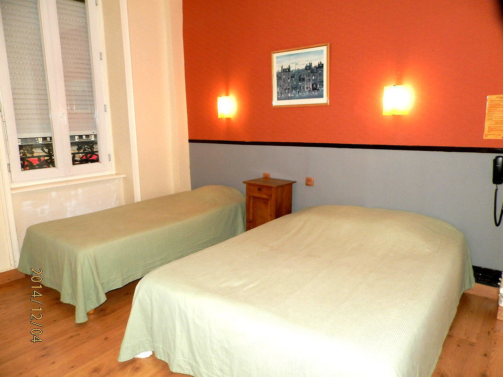 Hotel Saint - Pierre Villedieu-les-Poëles Zewnętrze zdjęcie