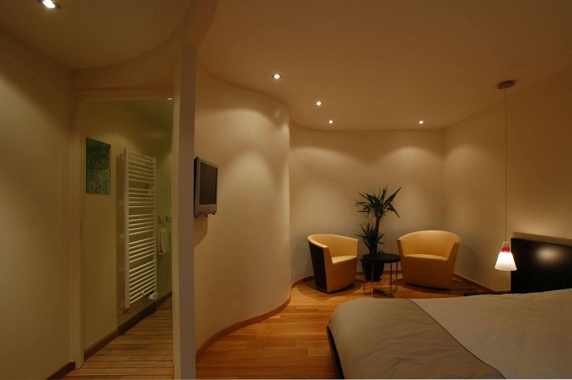 Hotel Saint - Pierre Villedieu-les-Poëles Zewnętrze zdjęcie